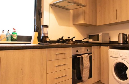 George Green Apartment | Modern 2 Bed Apartment Minutes Away From Heathrow