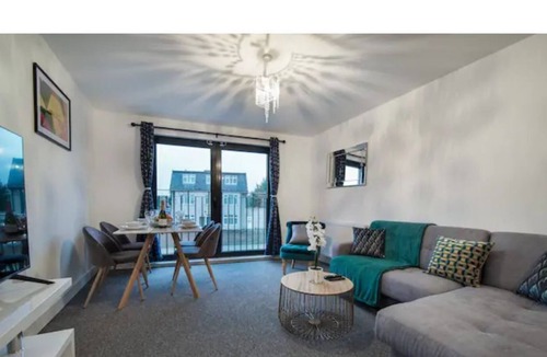 George Green Apartment | Modern 2 Bed Apartment Minutes Away From Heathrow