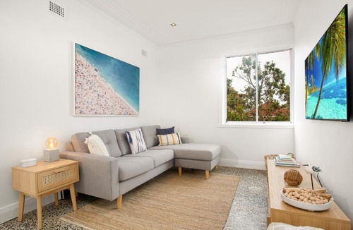 Bondi Beach Apartment | Modern 2-bed Apartment steps from Bondi Beach