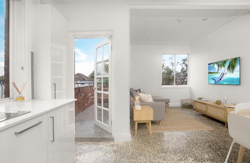 Bondi Beach Apartment | Modern 2-bed Apartment steps from Bondi Beach