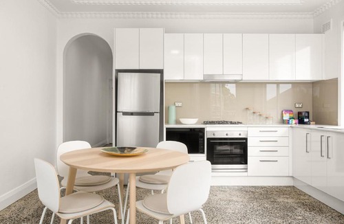 Bondi Beach Apartment | Modern 2-bed Apartment steps from Bondi Beach