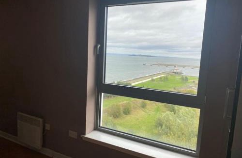 Newhaven Apartment | Modern 2 bed apartment with stunning seaside view