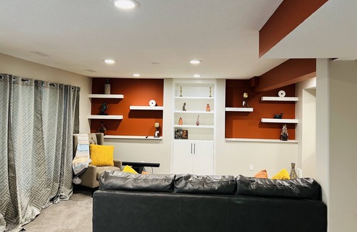 Signal Hill House | Modern 2-bed+Den Close to Downtown Calgary!