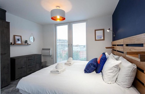 Old Trafford Apartment | Modern 2 Bed Flat 5min to Old Trafford Stadium