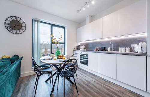 Potters Bar Apartment | Modern 2 bed flat in Potters Bar Free Parking