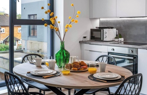 Potters Bar Apartment | Modern 2 bed flat in Potters Bar Free Parking