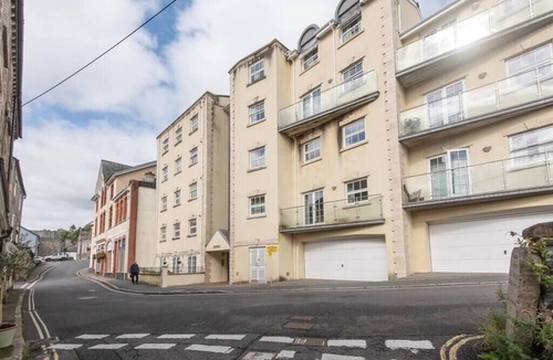 Tavistock Apartment | Modern 2-Bed Flat in Tavistock Centre