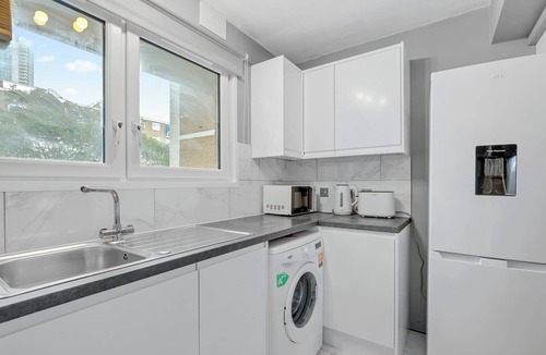 Kennington Apartment | Modern 2-Bed Flat with Balcony in Central London