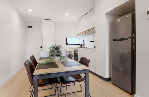 Ivanhoe Apartment | Modern 2-Bed Ivanhoe unit with Parking
