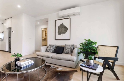 Ivanhoe Apartment | Modern 2-Bed Ivanhoe unit with Parking