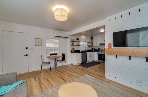 Foster - Powell House | Modern 2 bed + office Home, Fenced Yard, Pet Friendly