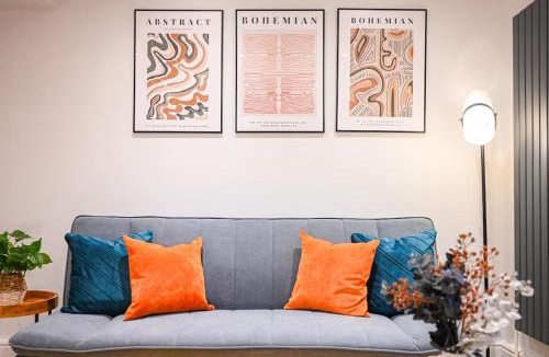 Tottenham Green Apartment | Modern 2 Bed Split Level Maisonette with Parking