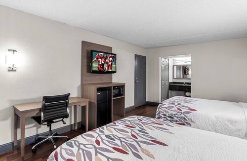 Sandston Hotel | Modern 2-Bed Stay w/Free Parking | Close to Airport and Museums