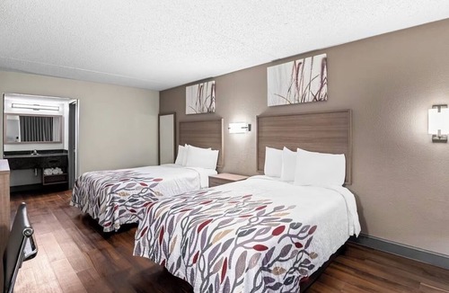Sandston Hotel | Modern 2-Bed Stay w/Free Parking | Close to Airport and Museums
