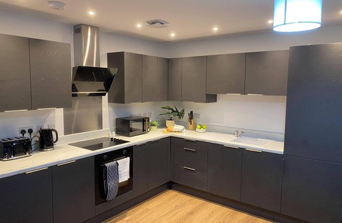 Swindon Apartment | Modern 2-Bed, Swindon Old Town