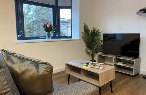 Swindon Apartment | Modern 2-Bed, Swindon Old Town