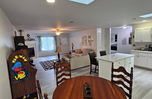 Tonawanda Villa | Modern 2-Bed Villa in ❤️ of WNY Buffalo & Niagara Falls