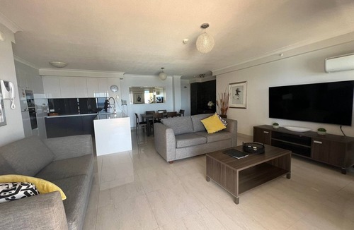 Gold Coast Apartment | Modern 2 Bedroom Apartment