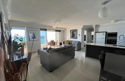 Gold Coast Apartment | Modern 2 Bedroom Apartment