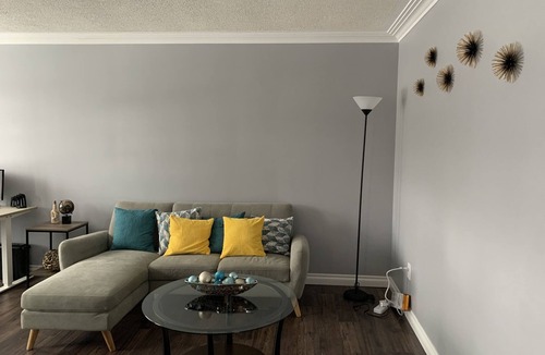 Sudbury Apartment | Modern 2-bedroom main floor space