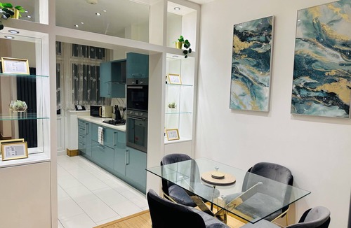 Fairfield Apartment | Modern 2 Bedroom 2 Bathroom