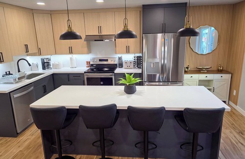 Wallingford House | Modern 2-Bedroom 2-Bath Home with Stunning Views