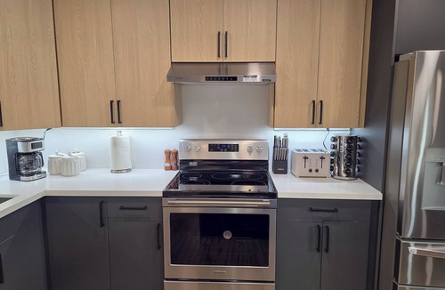 Wallingford House | Modern 2-Bedroom 2-Bath Home with Stunning Views