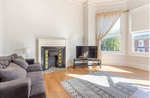 Spetchley Apartment | Modern 2 Bedroom Apartment with Free Parking!