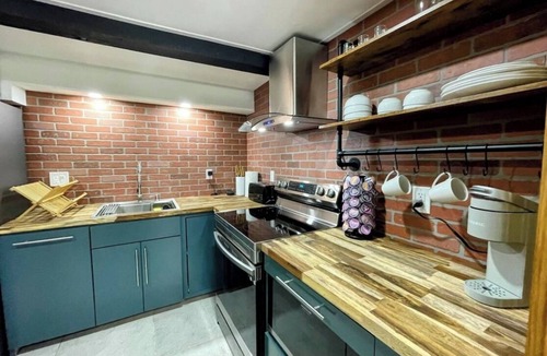 Highland Historic District Apartment | Modern 2-bedroom apartment in a central location