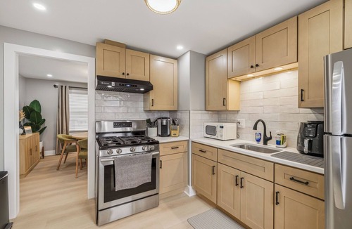 Eggertsville Apartment | Modern 2-bedroom apartment with AC centrally located in Eggertsville