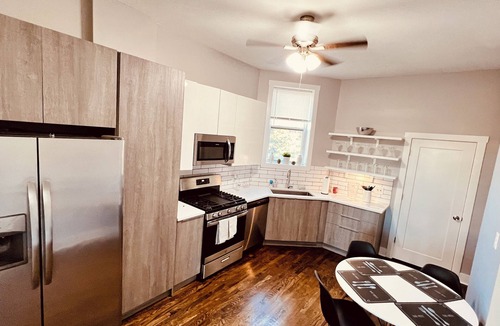 Heart of Chicago Apartment | Modern 2-bedroom apartment in wonderful Pilsen Chicago with AC