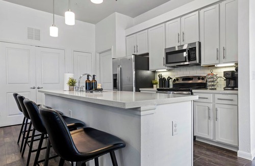 Montopolis Apartment | Modern 2-Bedroom apartment Near Downtown & Airport. Access to Pool + Gym
