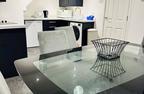 Derby Apartment | Modern 2 Bedroom Apt Derby City