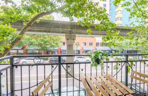 Belltown Condo | Modern 2 Bedroom Belltown Condo w/Free Parking