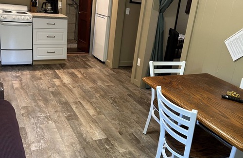 Oakland Cabin | Modern 2- bedroom cabin on Bull Shoals Lake