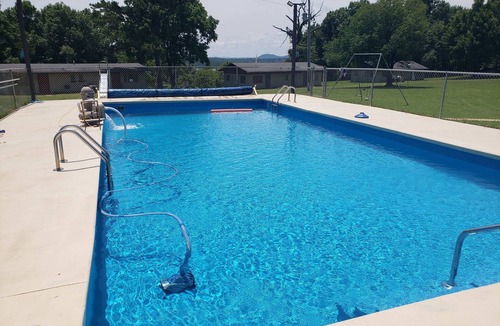 Oakland Cabin | Modern 2- bedroom cabin on Bull Shoals Lake