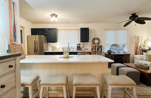 Panora Condo | Modern 2-bedroom condo Panora, Lake Panorama