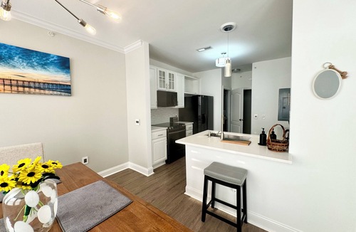 Northeast Raleigh Condo | Modern 2-bedroom condo with storage in Raleigh - perfect for long term stays!