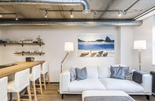 South Bank Apartment | Modern 2 bedroom flat in central London