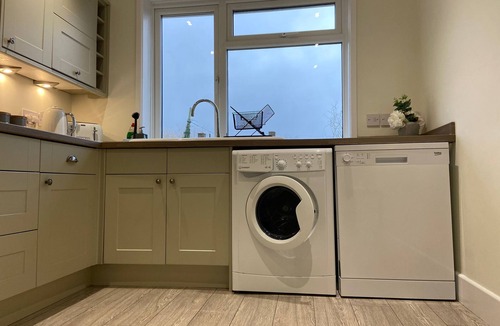 Netley Apartment | Modern 2 bedroom ground floor apartment