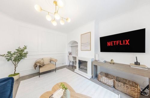 Plaistow and Sundridge House | Modern 2-Bedroom Home in Bromley