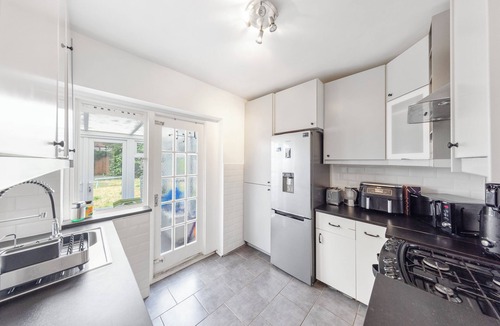 Plaistow and Sundridge House | Modern 2-Bedroom Home in Bromley