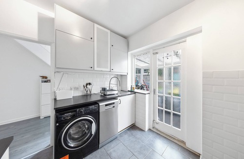 Plaistow and Sundridge House | Modern 2-Bedroom Home in Bromley