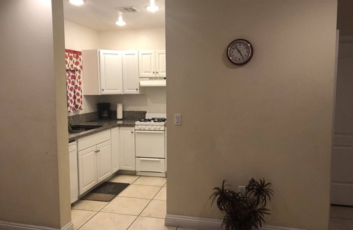 Burbank House | Modern 2 Bedroom Home in Burbank