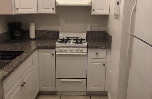 Burbank House | Modern 2 Bedroom Home in Burbank