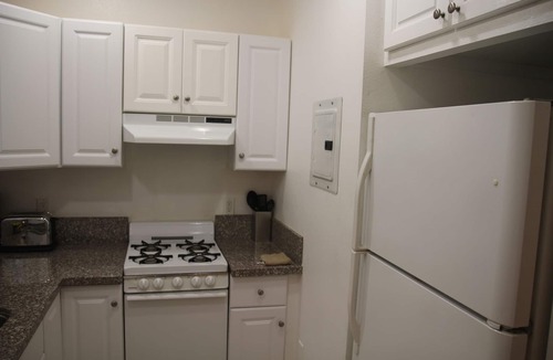 Burbank House | Modern 2 Bedroom Home in Burbank