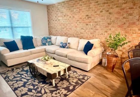 Portsmouth House | Modern 2 Bedroom Home with Fire Pit, Bikes