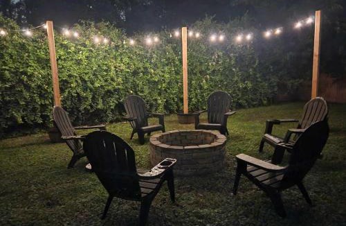 Portsmouth House | Modern 2 Bedroom Home with Fire Pit, Bikes