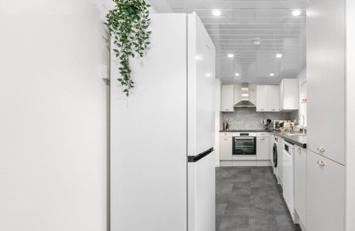 Bellshill House | Modern 2 bedroom hose with private driveway.