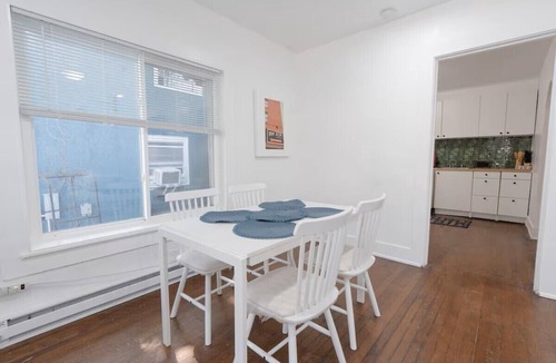 Skokie House | Modern 2-Bedroom House with Free Parking and Convenient Location,